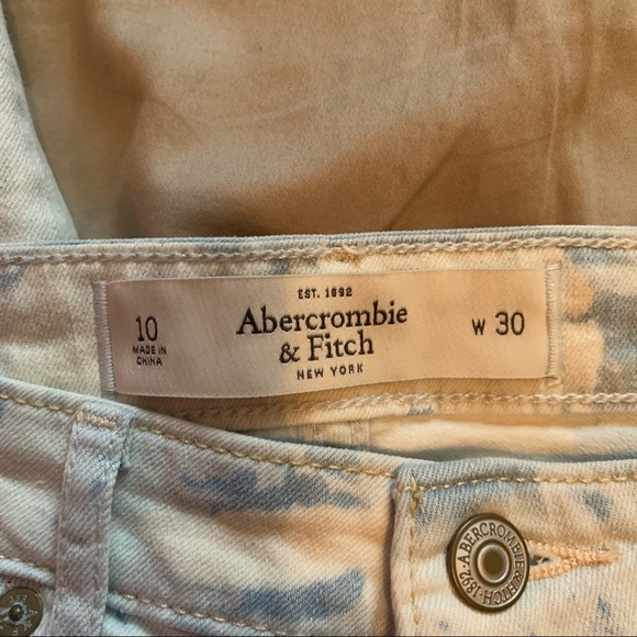 A&F Acid Washed High Rise Jeans - Picture 7 of 7